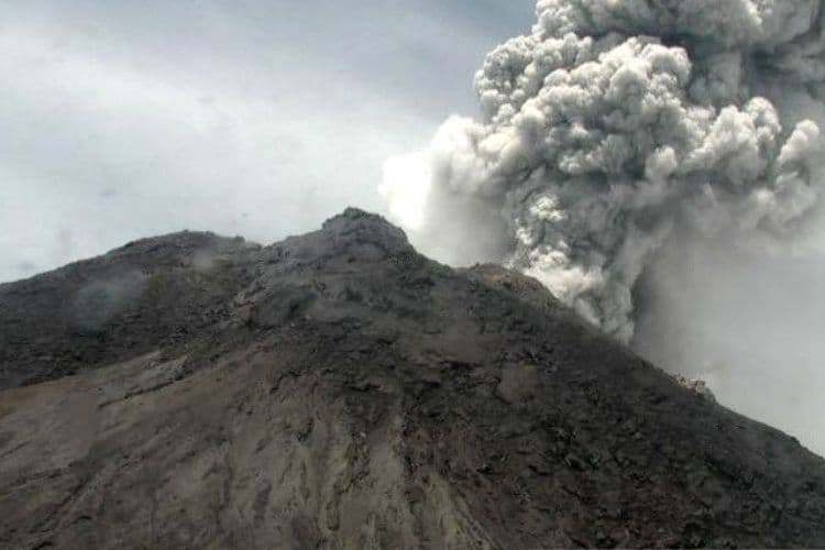 Gemuruh Guguran Gunung Merapi Terdengar 9kali,Ini Rekomendasi BPPTKG