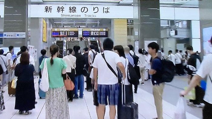 Stasiun Kereta dan Bandara di Jepang Dipenuhi Arus Balik