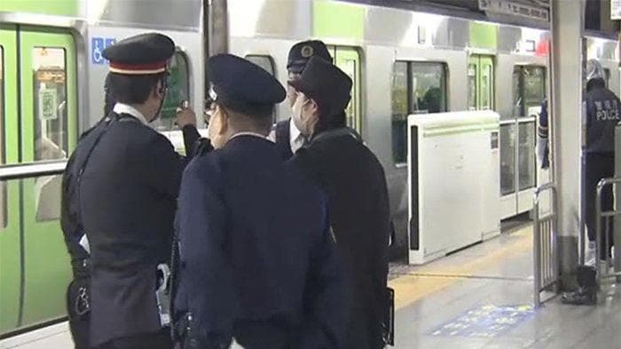Wanita Berpisau Lukai 4 Orang di Jalur Kereta Yamanote Tokyo