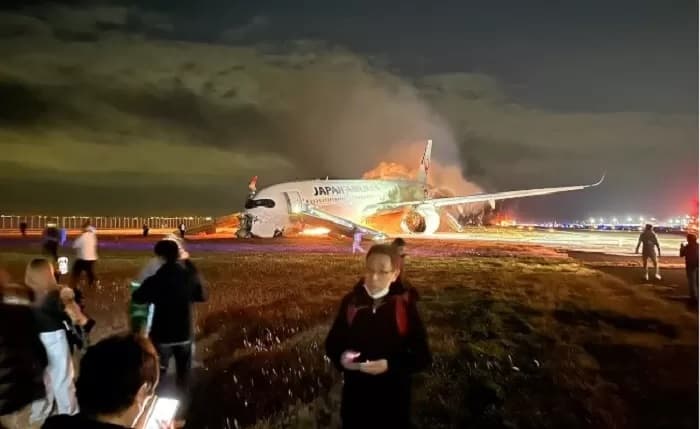 Jepang Analisis Rekaman dari Pesawat yang Tabrakan di Haneda