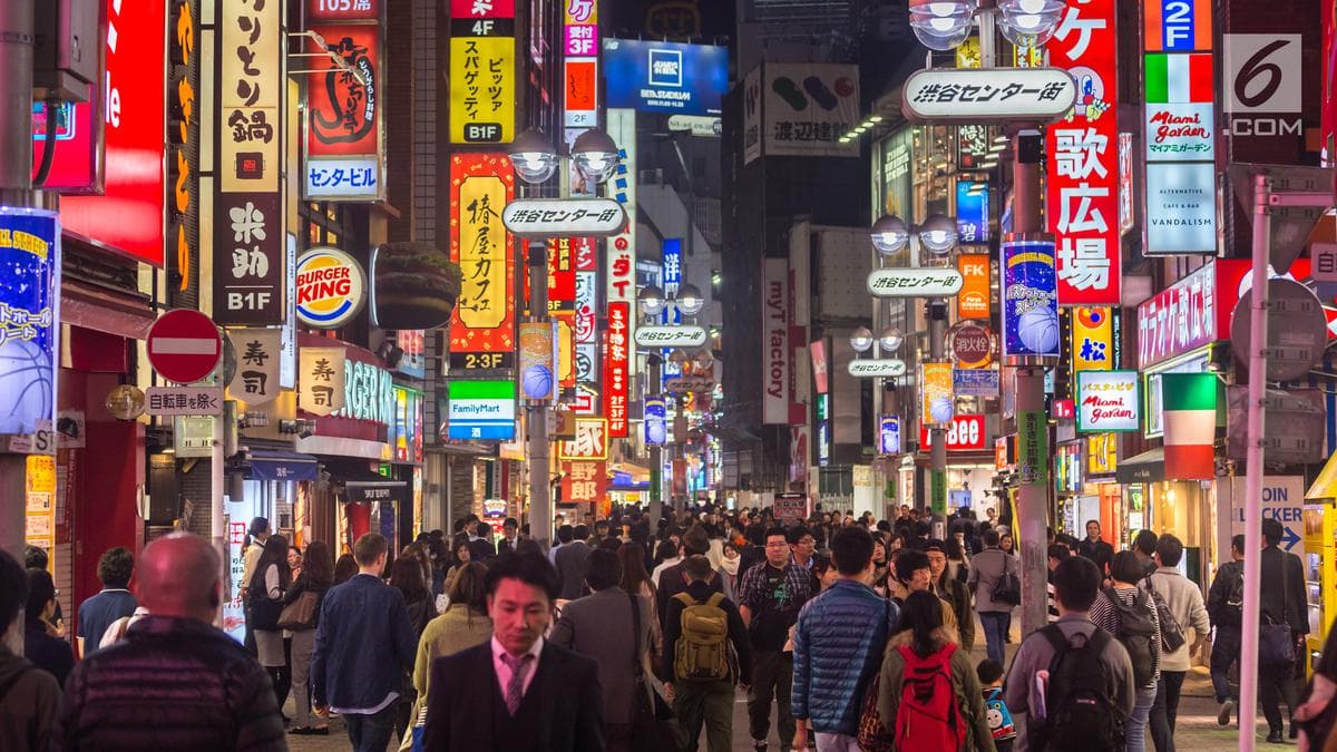 Bye-bye Overtourism, Osaka Akan Tarik Pajak Turis Tahun 2025