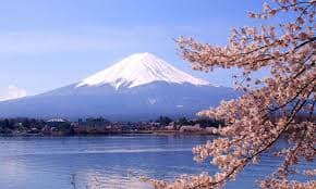 Salju Pertama Musim Ini Hiasi Puncak Gunung Fuji