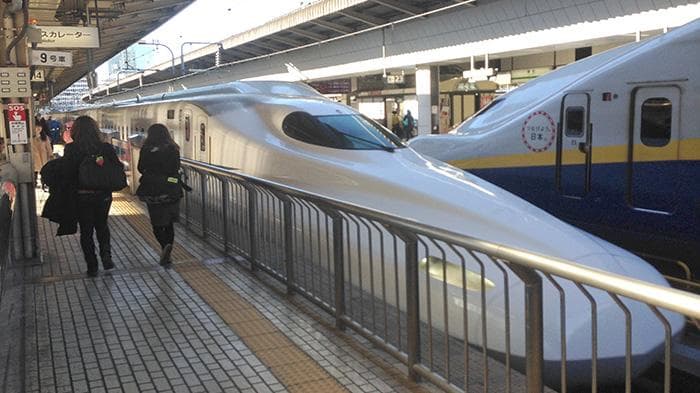 Semprotan Aerosol Cederai Lima Penumpang dalam Kereta Shinkansen