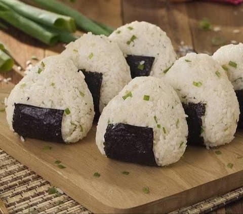 Lagi Tren Onigiri Dibuat Pakai Aroma Ketiak di Jepang, Kok Bisa?