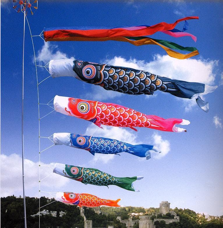 Koinobori Berkibar di Jalanan Wajima Menjelang Hari Anak
