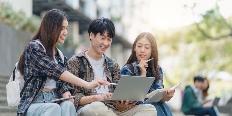 Jepang Kirim Laptop dan Tablet untuk Dukung Pendidikan Anak di Ukraina
