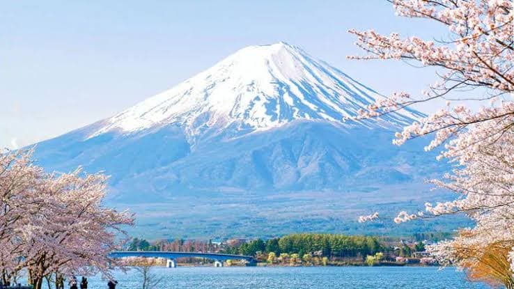 Penuh Sampah, Jepang Umumkan Pembatasan Pengunjung Gunung Fuji
