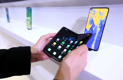Raksasa Teknologi Hadapi UU Baru di Pasar Ponsel Pintar Jepang