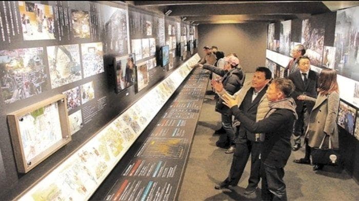 Produsen Lilin di Lokasi Gempa Mengesankan Pengunjung Pameran di Paris