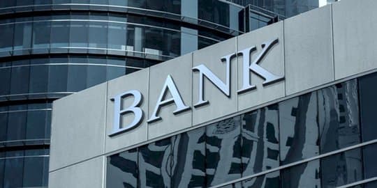 Bank-Bank Besar Jepang Beralih ke Cabang Kecil