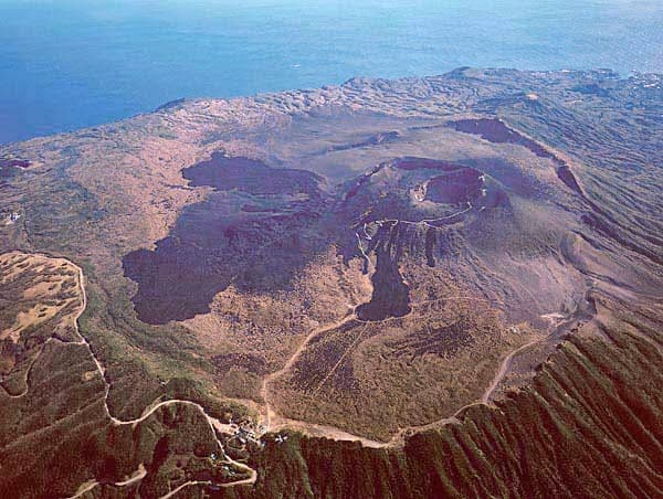 Gunung Mihara Tempat Bunuh Diri di Jepang