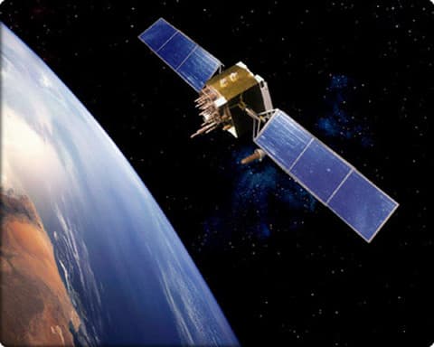 Satelit Inspeksi Puing Antariksa Memasuki Orbit