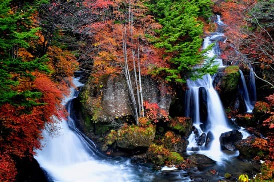 Air Terjun Kegon dan Situs Nikko Lain Disinari Cahaya