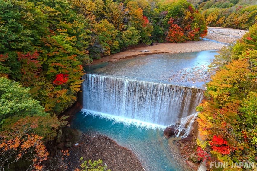 Warna Musim Gugur Capai Puncaknya di Sumber Air Panas di Iwate