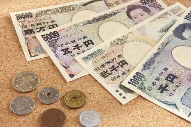 Yen Jatuh ke Level Terendah terhadap Dolar sejak 1990