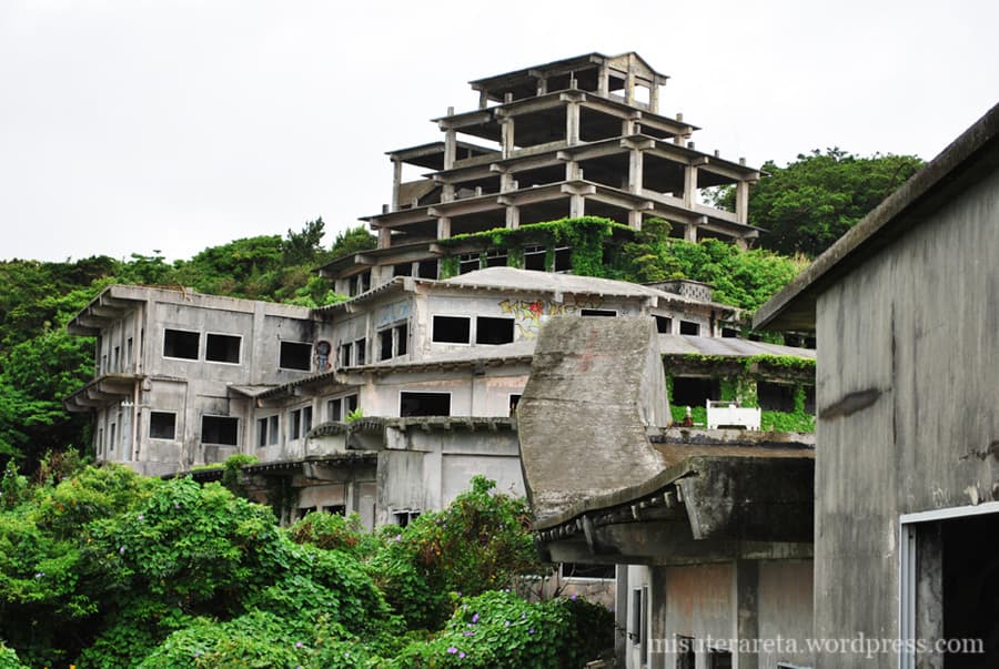 Pembangunan Hotel Horor ini dihentikan kenapa?