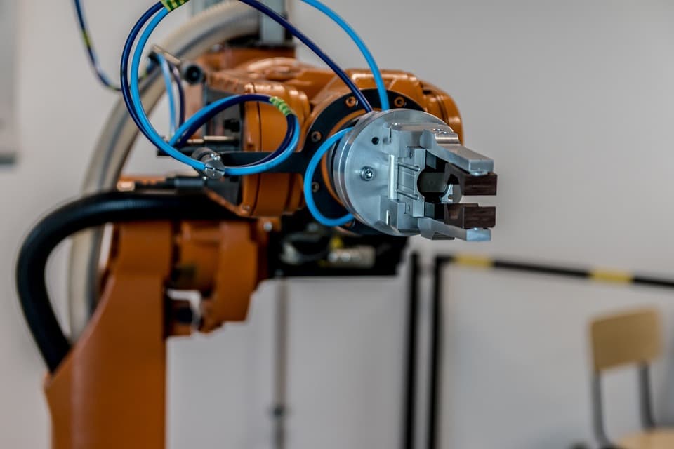 Para Ahli Teknik Kembangkan Lengan Robot untuk Bantu Kupas Buah Kesemek