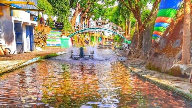 3 Tempat Wisata Dengan Sungai Jernih Penuh Ikan Seperti Di Jepang