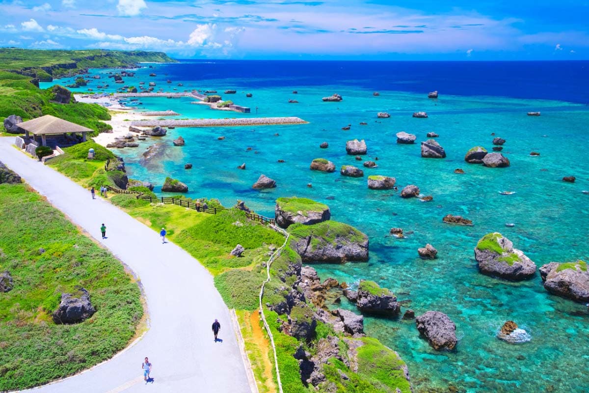 Masyarakat Rayakan Pembukaan Pantai Pertama Tahun Ini di Pulau Okinawa