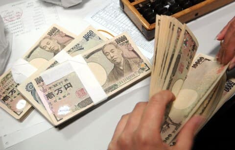 Yen Terpuruk ke Level 150 terhadap Dolar