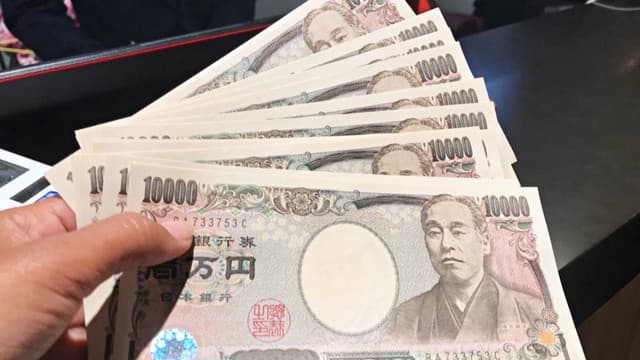Yen Sempat Menguat terhadap Dolar