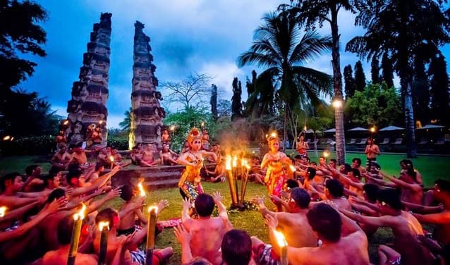 NGERII!!! Ada Tarian Yang Membakar Manusia!!!