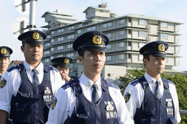 Polisi di Jepang Barat Gunakan Produk Pendingin untuk Atasi Panas